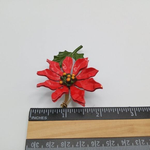 Vintage Red Enamel Poinsettia Brooch Green Leaf Christmas Flower Pin - Picture 5 of 10